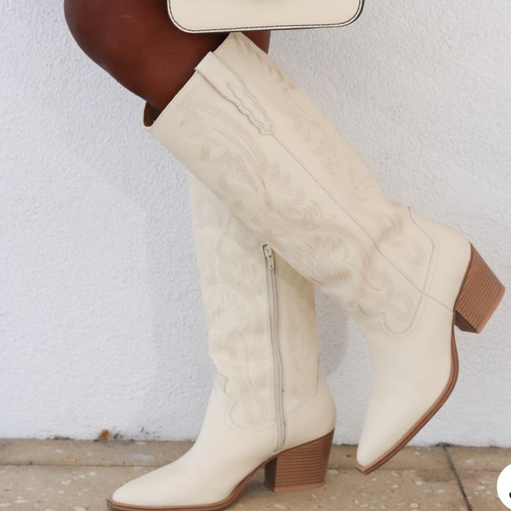 Crown Vintage Sila Embroidered Western Boots in White Sz 7 EUC